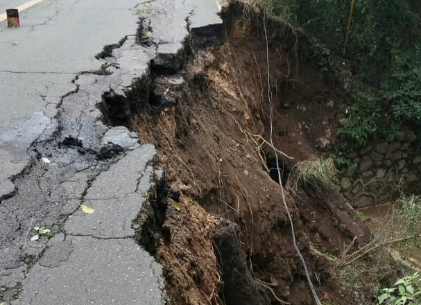 Atiende SICT Jalisco deslave en carretera a Colima