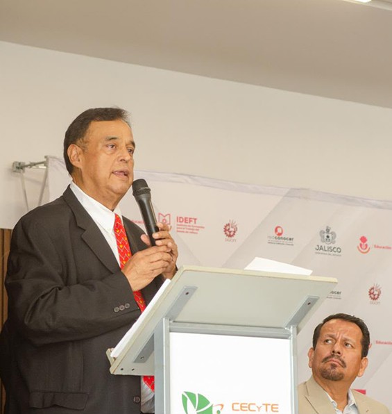 Gradúa IDEFT a 324 personas en Zapopan