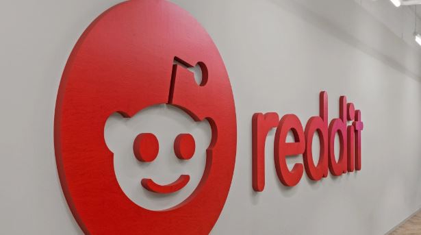CEO de Reddit culpa a la IA de Google por caída del tráfico web